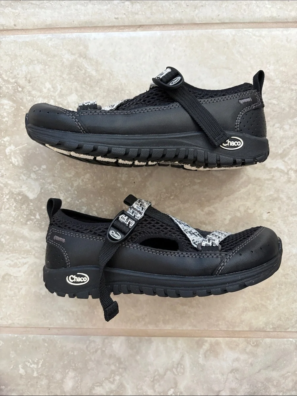 Chaco Kids Odyssey Water Shoes EUC, size 1 but run small (size 13)